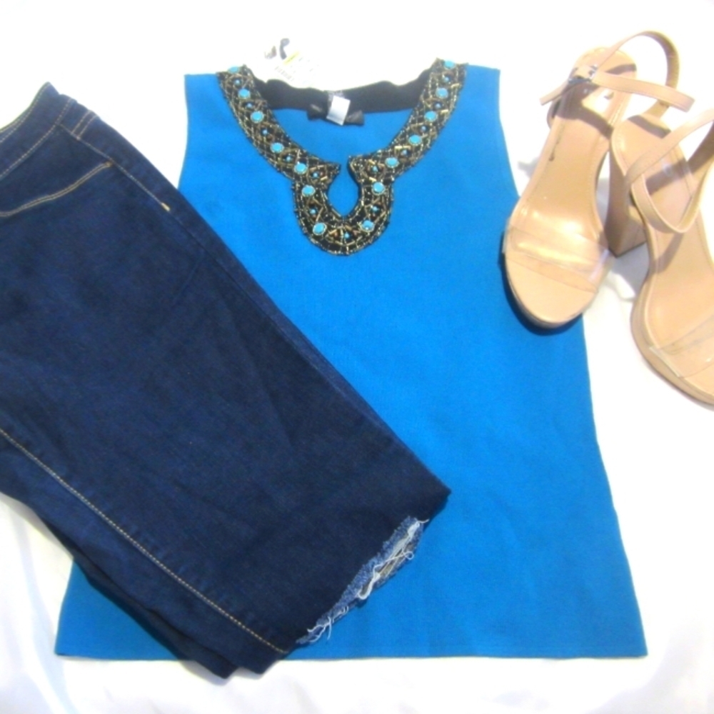 cable‎ & gauge petites women's dress blouse.-with stones around the neck-size ps